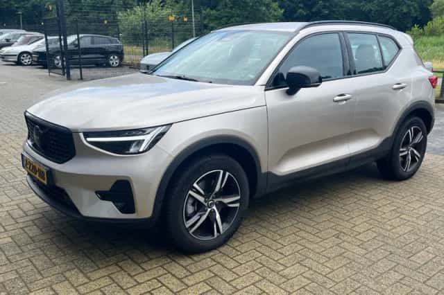 Volvo XC40 (2024) thumbnail 1