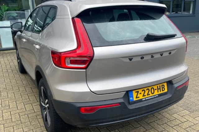 Volvo XC40 (2024) thumbnail 2