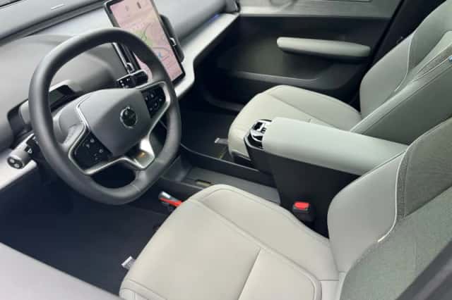 Volvo EX30 (2025) thumbnail 2
