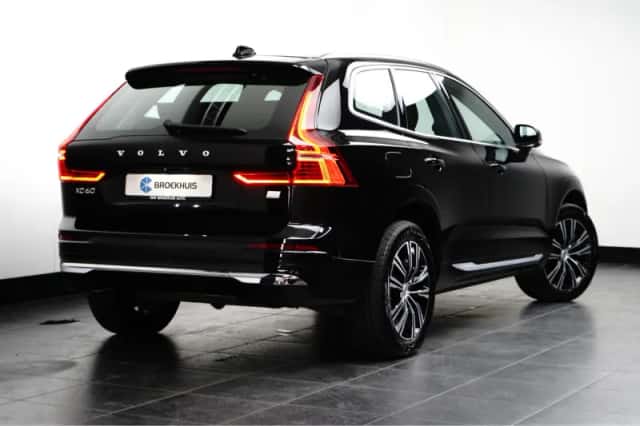Volvo XC60 (2022) thumbnail 3