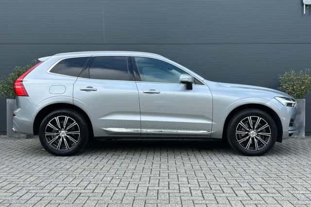 Volvo XC60 (2018) thumbnail 3