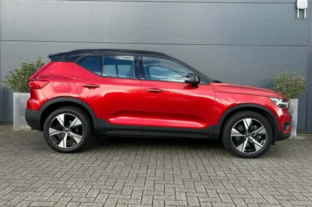 Volvo XC40 (2022) thumbnail 3