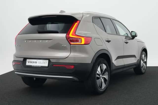 Volvo XC40 (2021) thumbnail 2
