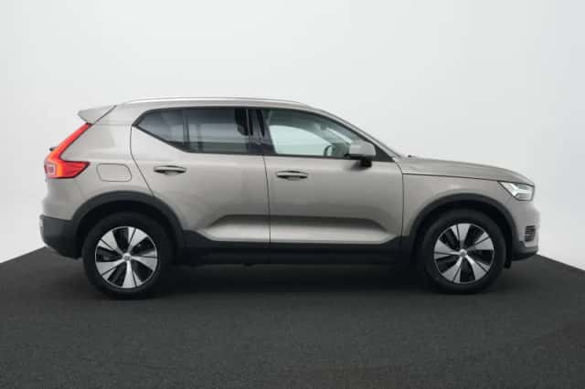 Volvo XC40 (2021) thumbnail 4