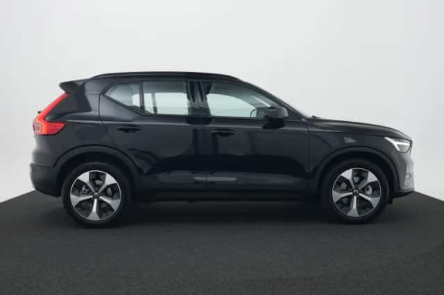 Volvo XC40 (2025) thumbnail 4
