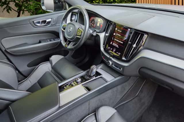 Volvo XC60 (2020) thumbnail 3