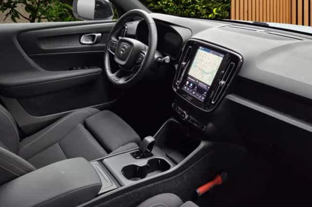 Volvo EX40 (2025) thumbnail 3