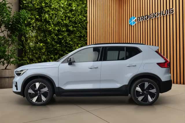 Volvo EX40 (2025) thumbnail 4