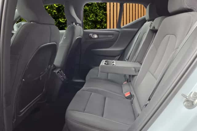 Volvo EX40 (2025) thumbnail 6