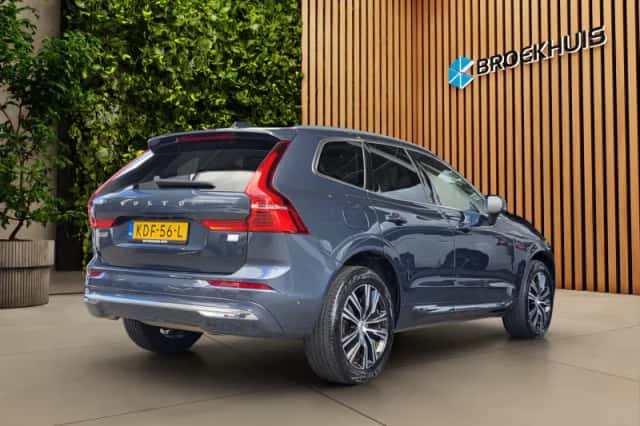 Volvo XC60 (2022) thumbnail 2