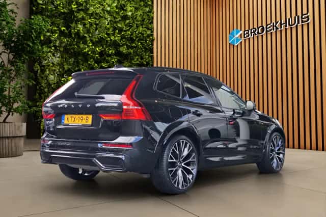 Volvo XC60 (2022) thumbnail 2