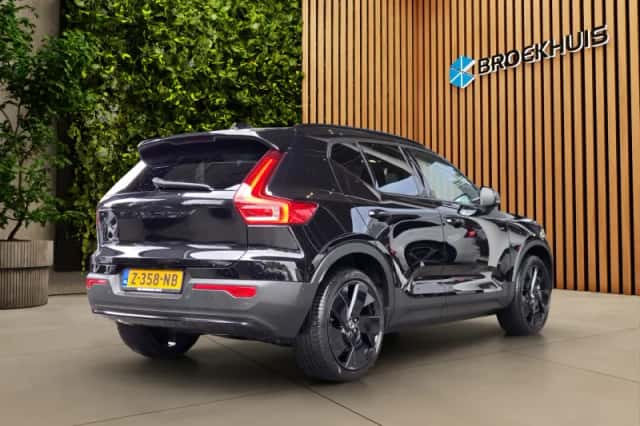 Volvo EX40 (2024) thumbnail 2
