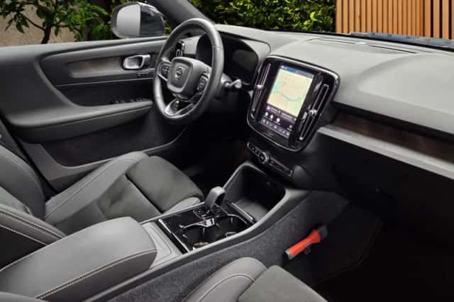 Volvo EX40 (2024) thumbnail 3