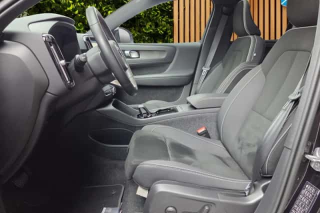 Volvo EX40 (2024) thumbnail 5