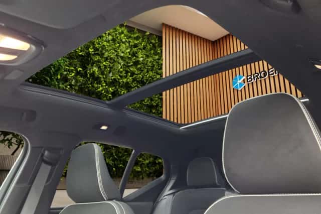 Volvo EX40 (2024) thumbnail 6