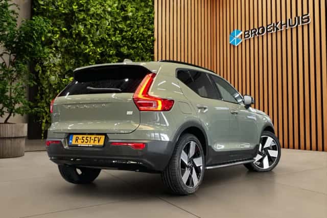 Volvo XC40 (2022) thumbnail 2