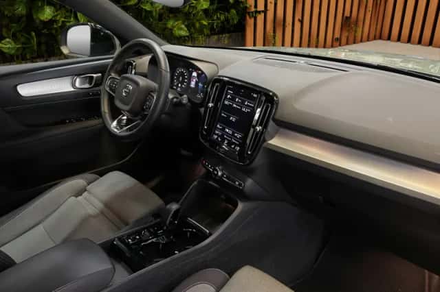 Volvo XC40 (2022) thumbnail 3