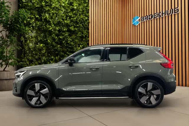 Volvo XC40 (2022) thumbnail 4