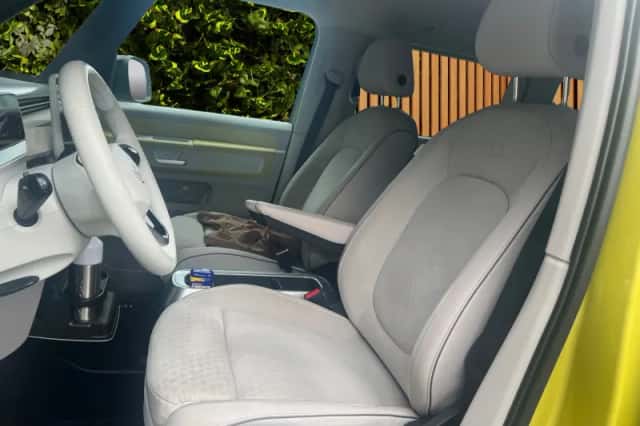 Volkswagen ID. Buzz (2022) thumbnail 3