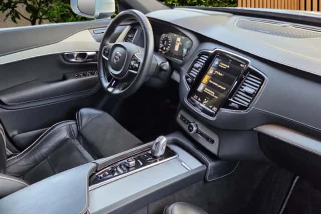 Volvo XC90 (2018) thumbnail 3