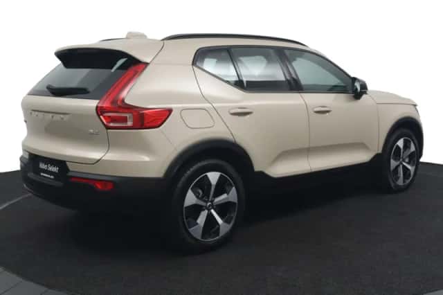 Volvo XC40 (2025) thumbnail 3
