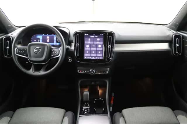 Volvo XC40 (2025) thumbnail 4