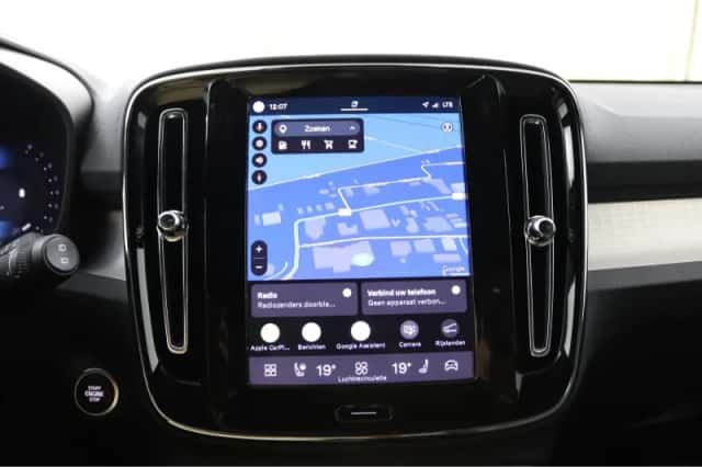 Volvo XC40 (2025) thumbnail 5