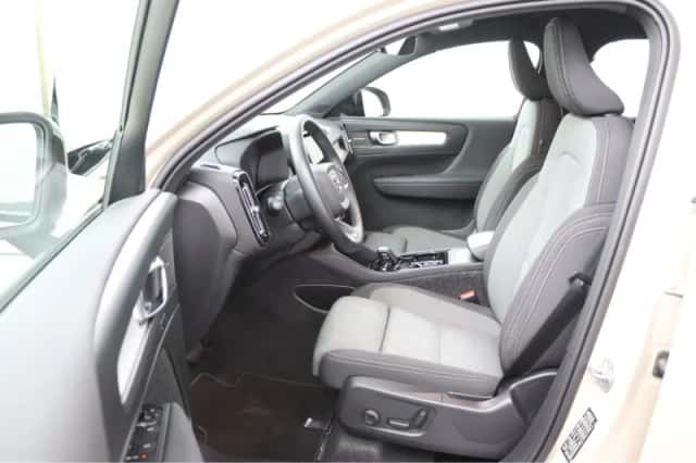 Volvo XC40 (2025) thumbnail 6