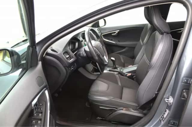 Volvo V40 (2016) thumbnail 6