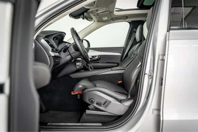 Volvo XC90 (2024) thumbnail 4