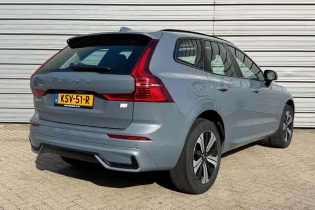 Volvo XC60 (2023) thumbnail 3