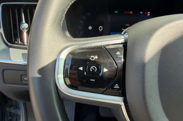 Volvo XC60 (2023) thumbnail 6