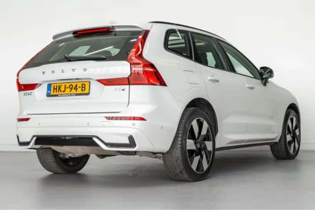 Volvo XC60 (2025) thumbnail 3