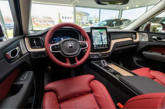 Volvo XC60 (2025) thumbnail 3