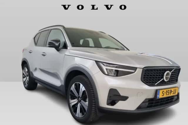 Volvo XC40 (2023) thumbnail 2