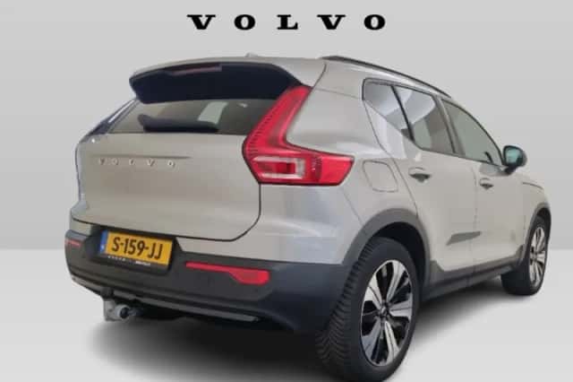 Volvo XC40 (2023) thumbnail 3