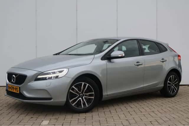 Volvo V40 (2018) thumbnail 1