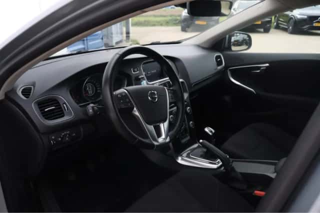 Volvo V40 (2018) thumbnail 5
