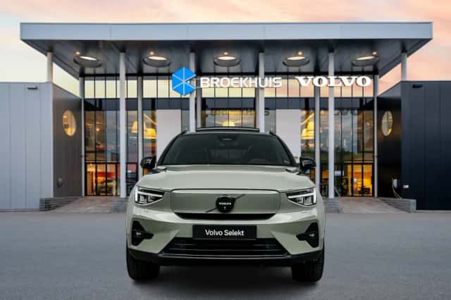 Volvo XC40 (2023) thumbnail 5