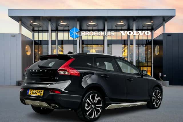 Volvo V40 (2019) thumbnail 3
