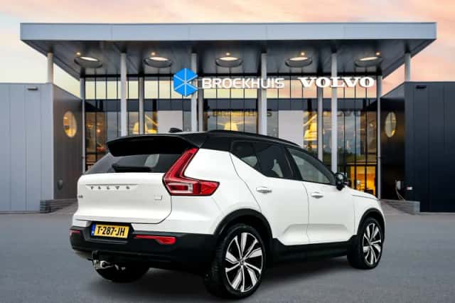 Volvo XC40 (2022) thumbnail 3