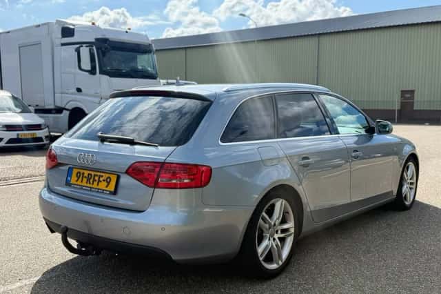 Audi A4 (2011) thumbnail 4