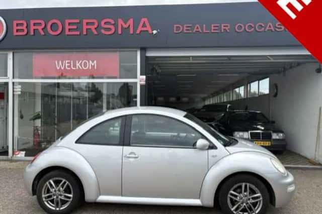 Volkswagen New Beetle (2001) thumbnail 1