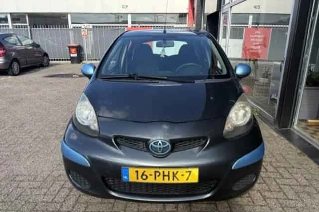 Toyota Aygo (2011) thumbnail 3