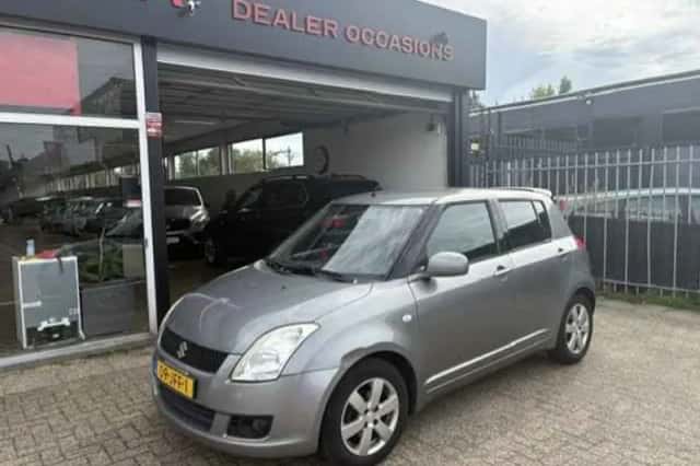 Suzuki Swift (2009) thumbnail 2