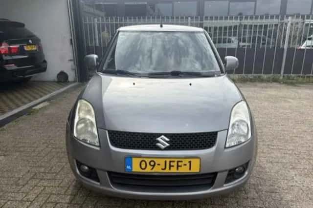 Suzuki Swift (2009) thumbnail 3