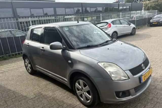 Suzuki Swift (2009) thumbnail 4