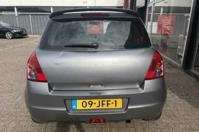Suzuki Swift (2009) thumbnail 5