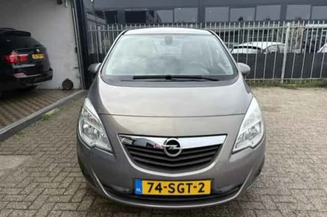 Opel Meriva (2011) thumbnail 3
