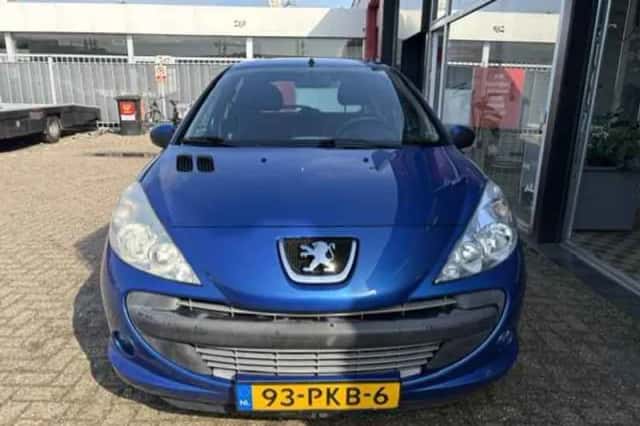 Peugeot 206+ (2011) thumbnail 3